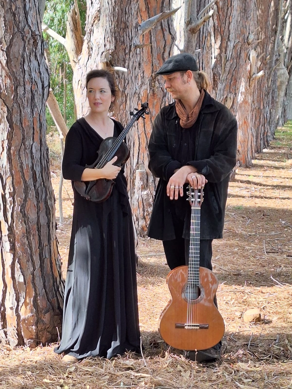 Fairfolk Duo playing the violin and guitar at a wedding in the Garden Route